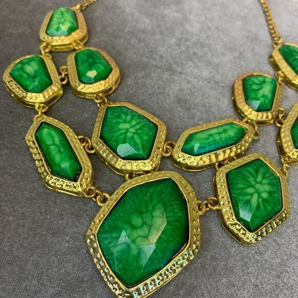 Amrita Singh green gold tone chunky statement necklace - Picture 4 of 10